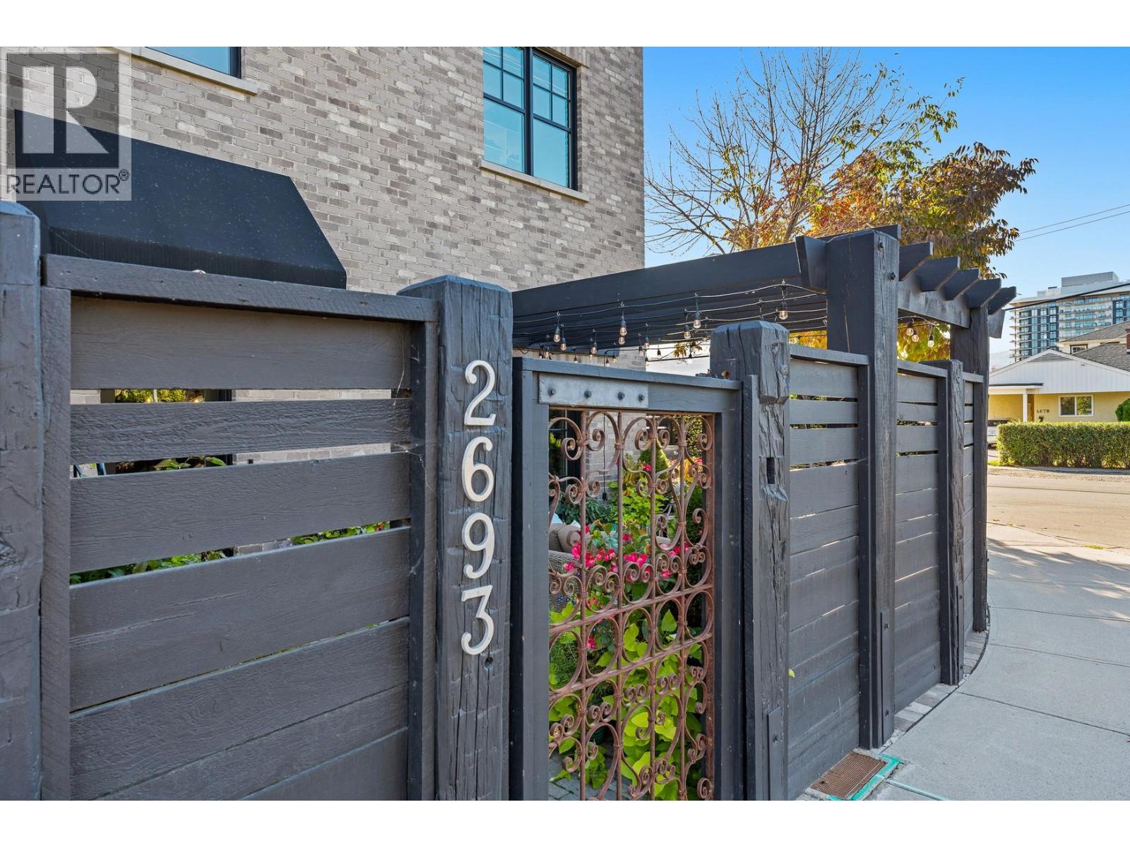 2693 Gore Street, Kelowna, British Columbia  V1Y 5A5 - Photo 1 - 10364752