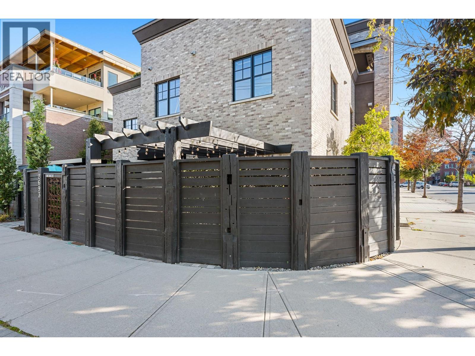 2693 Gore Street, Kelowna, British Columbia  V1Y 5A5 - Photo 2 - 10364752