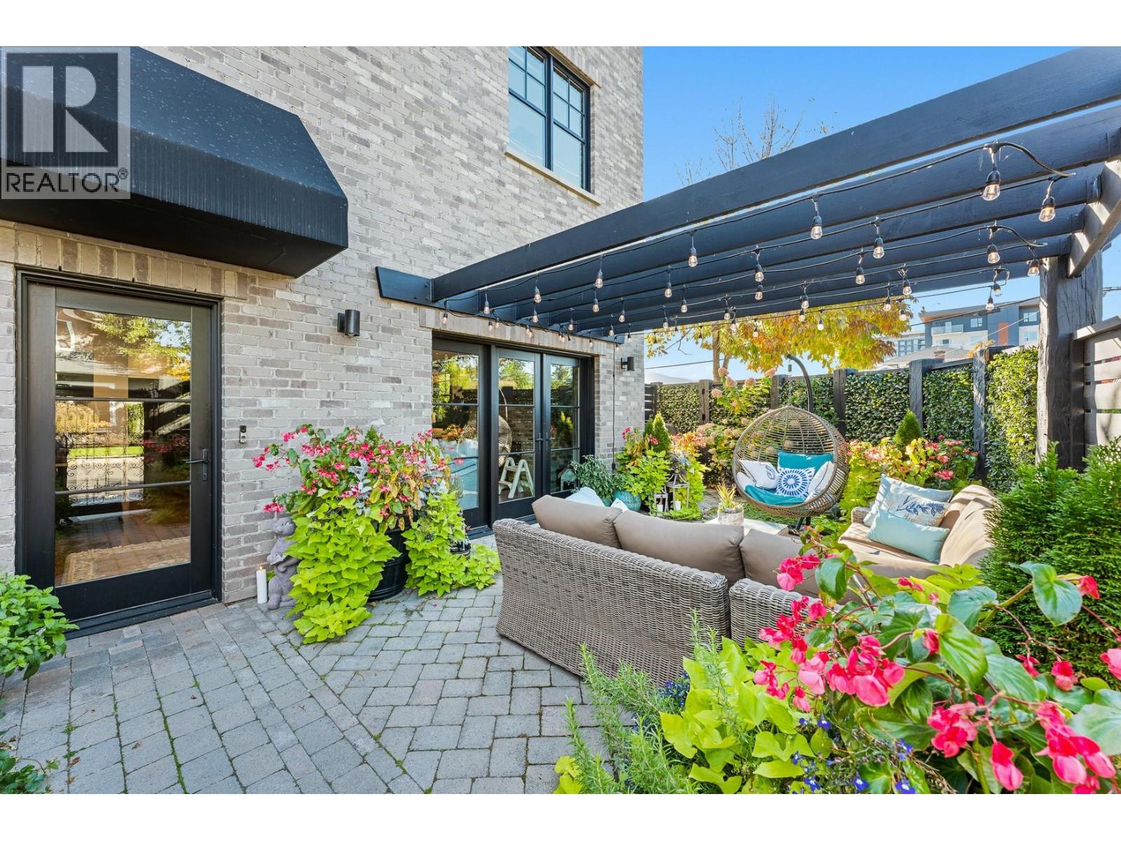 2693 Gore Street, Kelowna, British Columbia  V1Y 5A5 - Photo 3 - 10364752