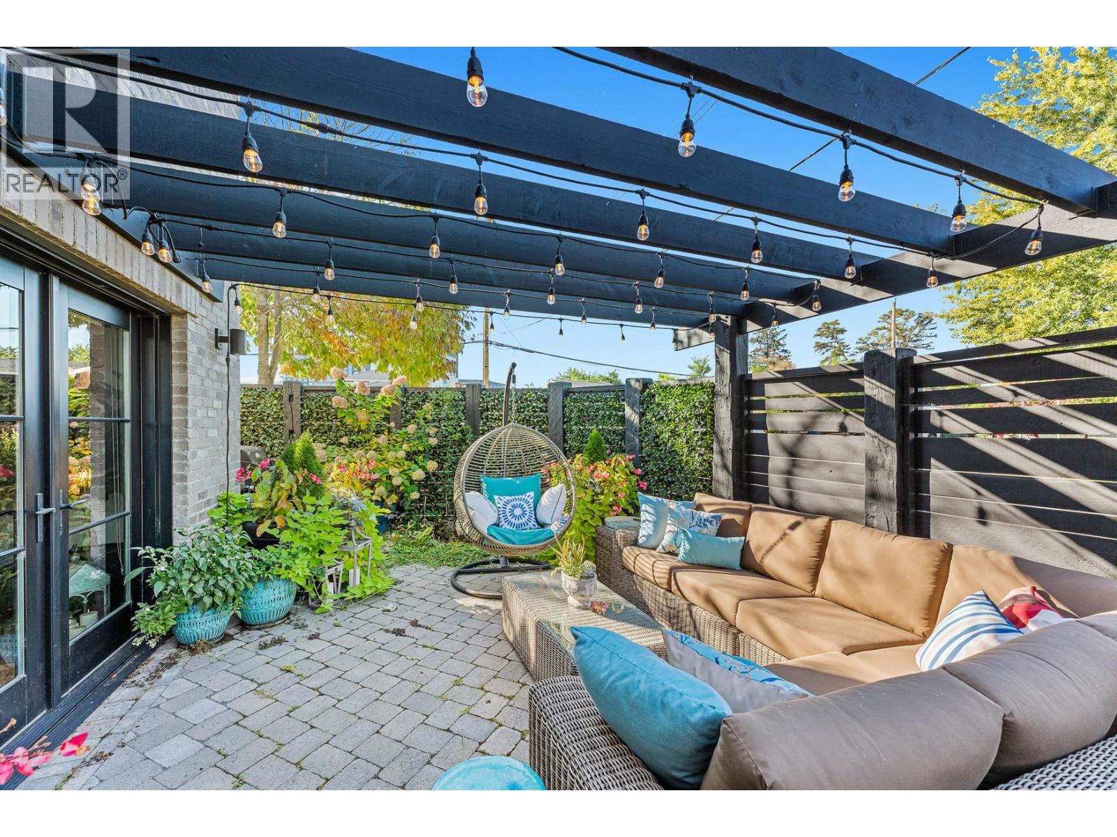 2693 Gore Street, Kelowna, British Columbia  V1Y 5A5 - Photo 5 - 10364752