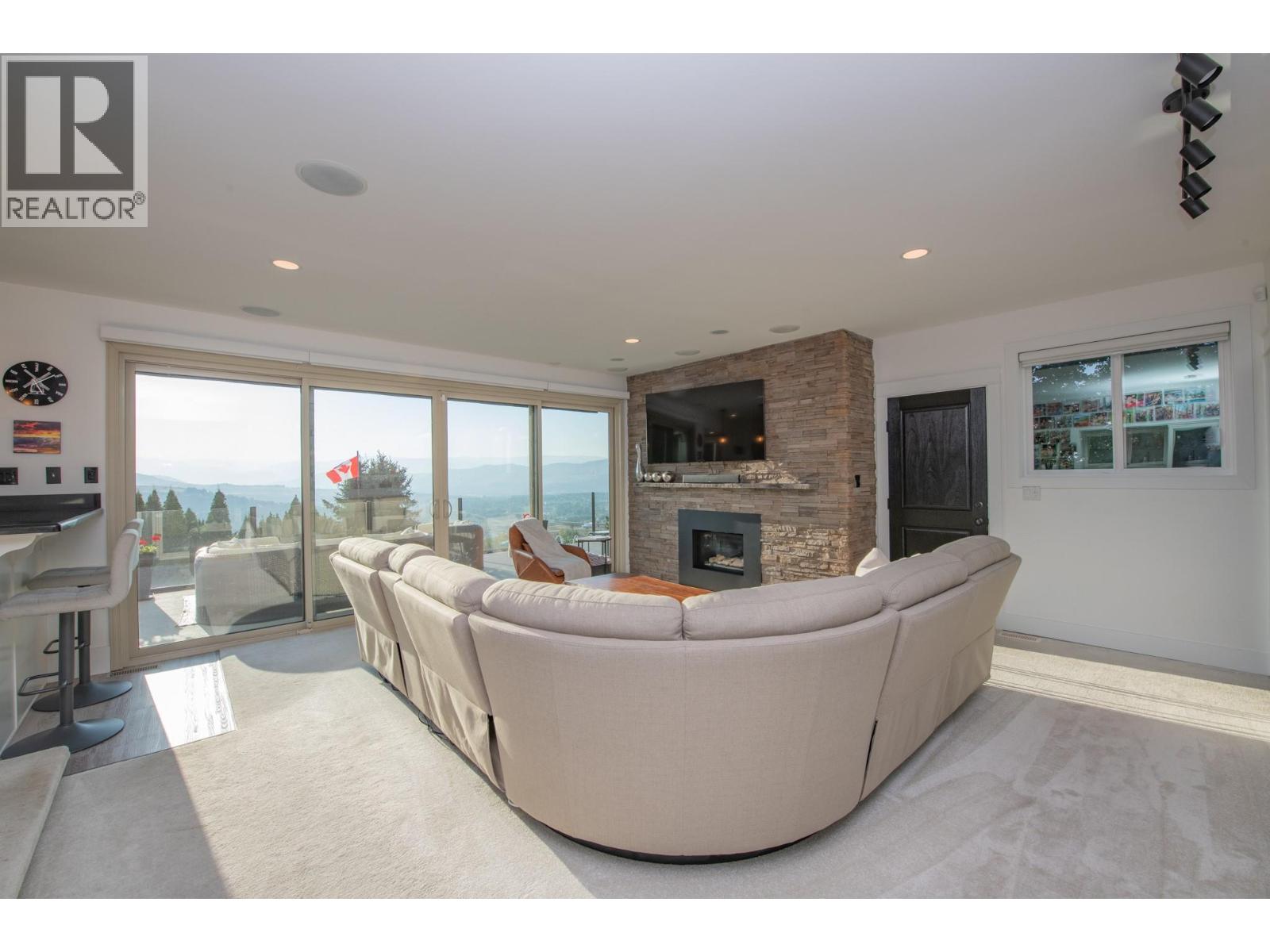 702 Cypress Drive, Coldstream, British Columbia  V1B 2X9 - Photo 19 - 10364672