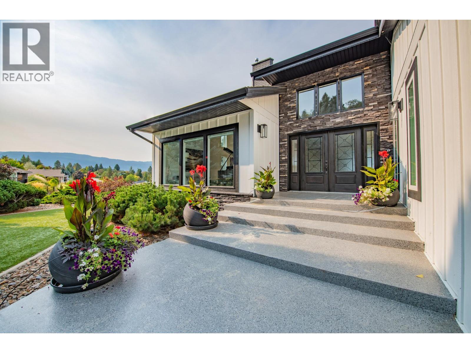 702 Cypress Drive, Coldstream, British Columbia  V1B 2X9 - Photo 7 - 10364672