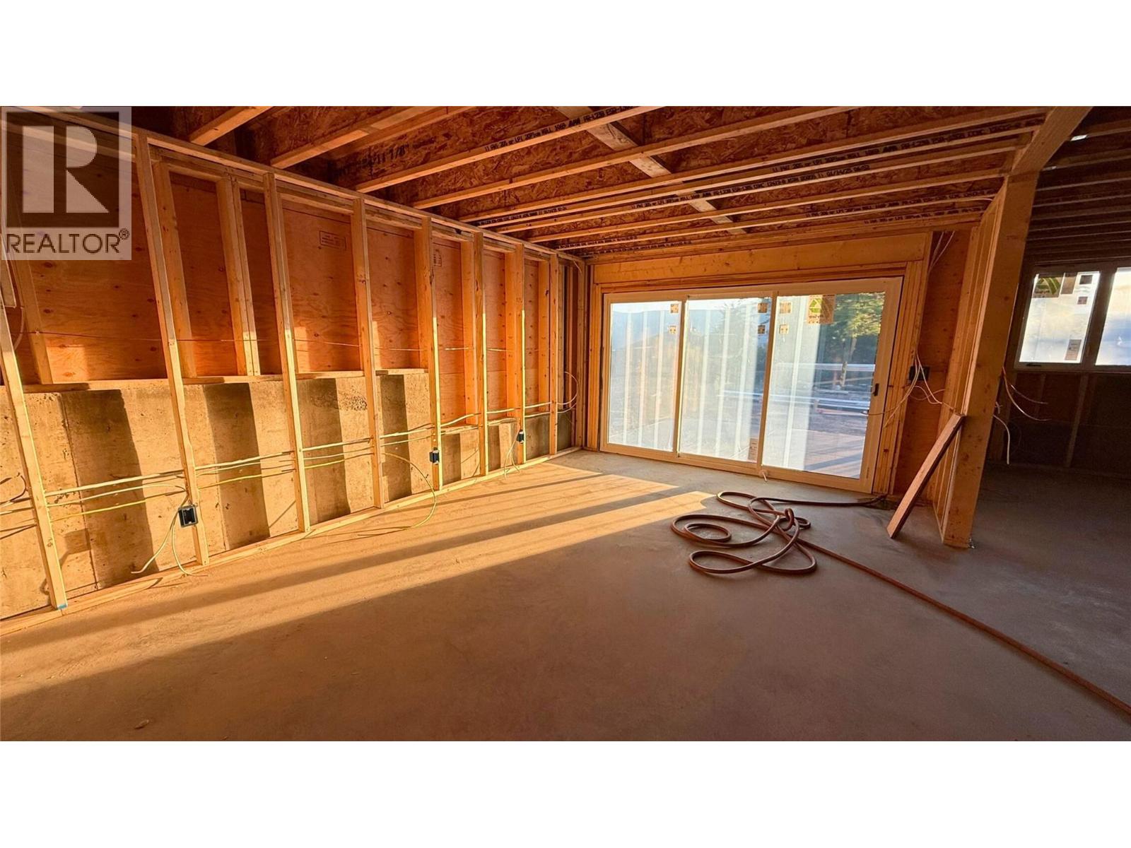 1905 35 Street Ne, Salmon Arm, British Columbia  V1E 1M9 - Photo 11 - 10364921