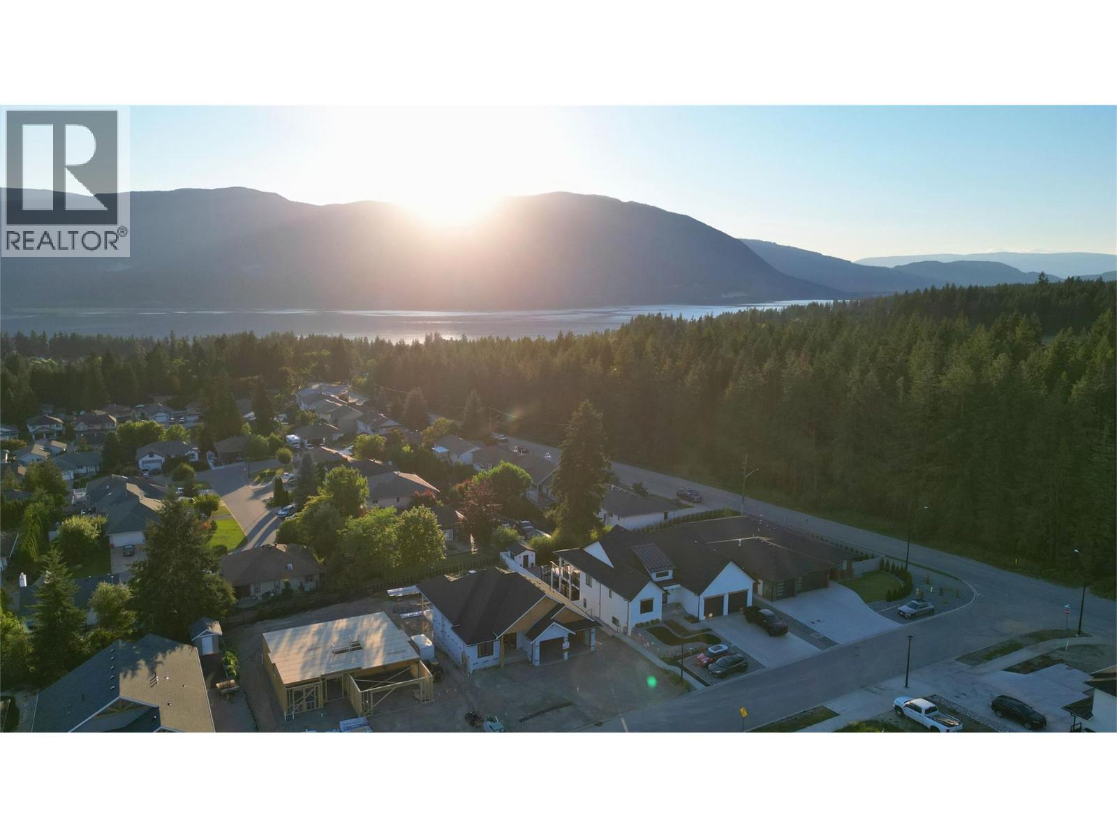 1905 35 Street Ne, Salmon Arm, British Columbia  V1E 1M9 - Photo 3 - 10364921