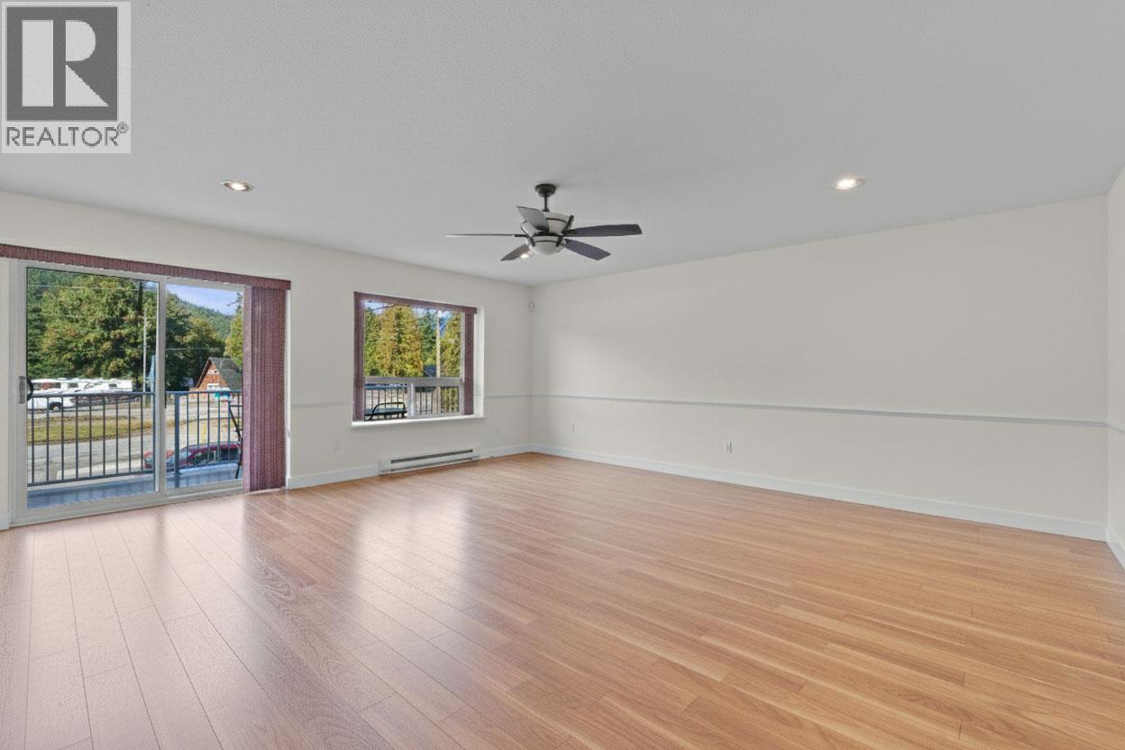 725 Trans Canada Highway, Sicamous, British Columbia  V0E 2V0 - Photo 12 - 10364853