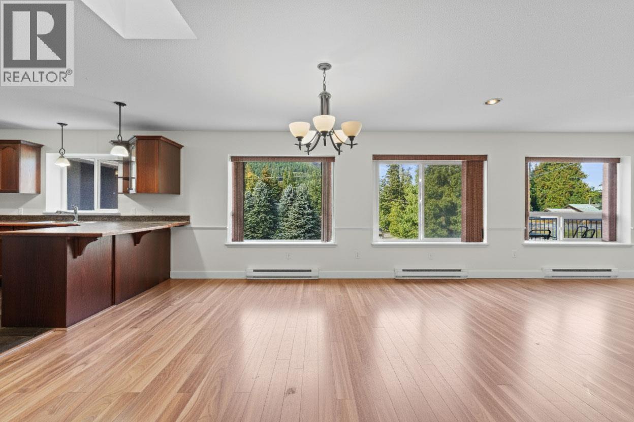 725 Trans Canada Highway, Sicamous, British Columbia  V0E 2V0 - Photo 14 - 10364853