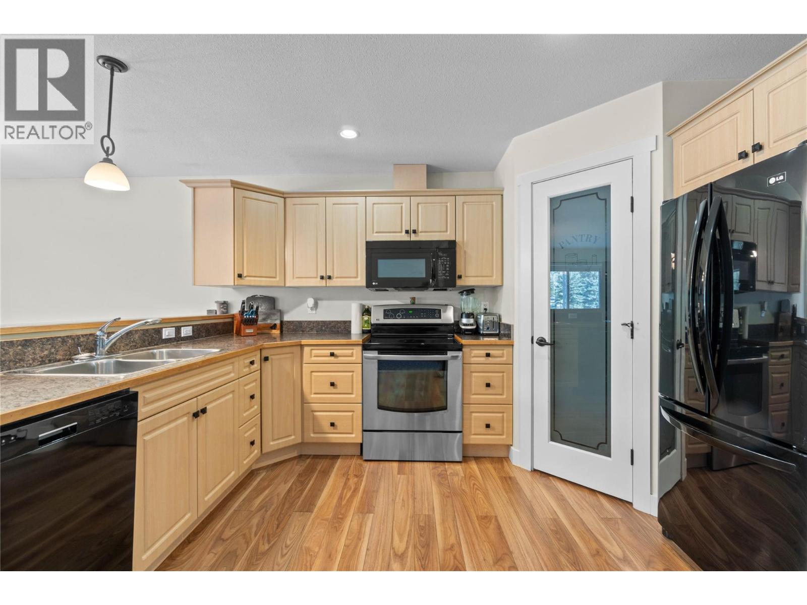 725 Trans Canada Highway, Sicamous, British Columbia  V0E 2V0 - Photo 31 - 10364853