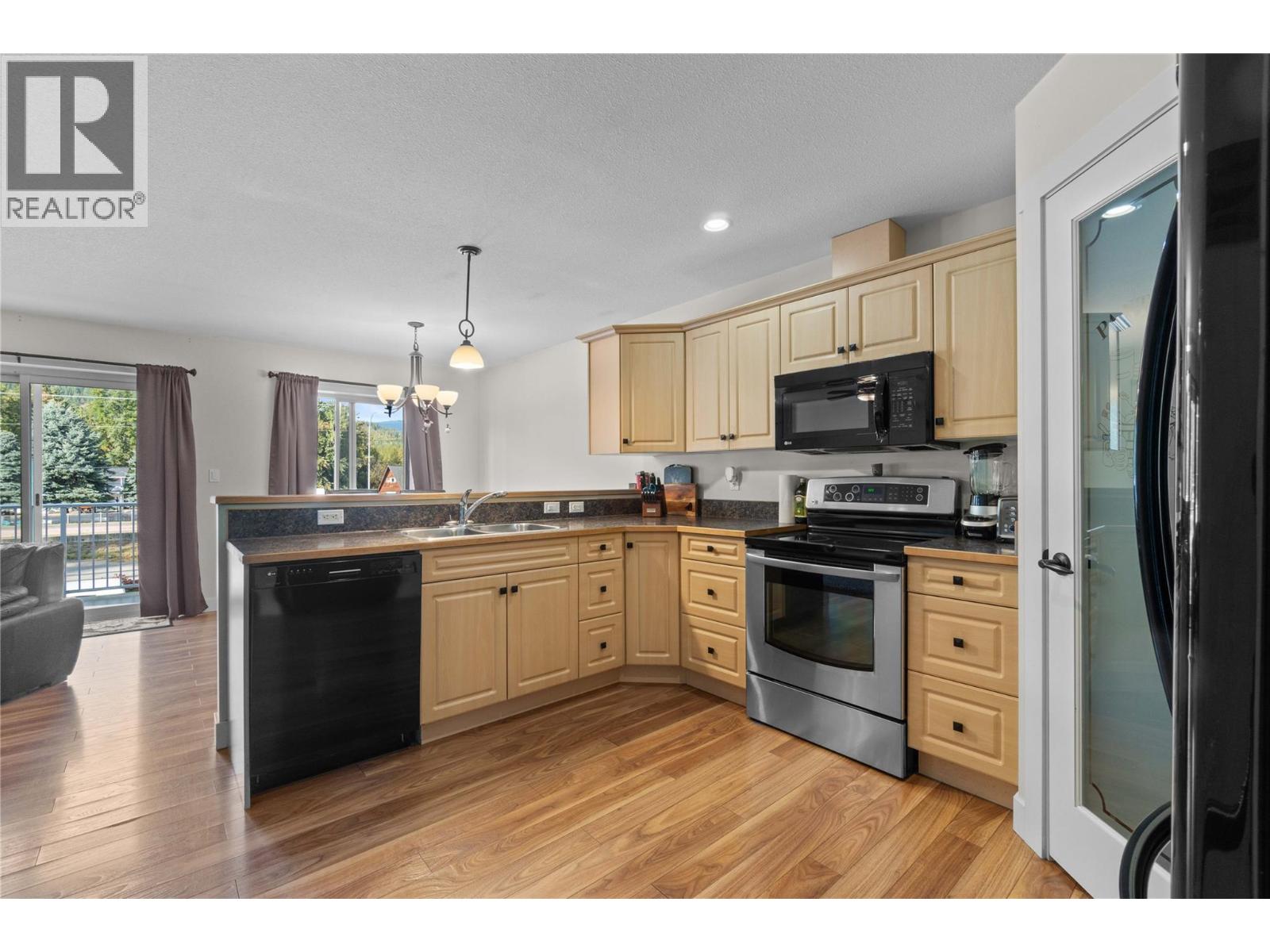 725 Trans Canada Highway, Sicamous, British Columbia  V0E 2V0 - Photo 33 - 10364853