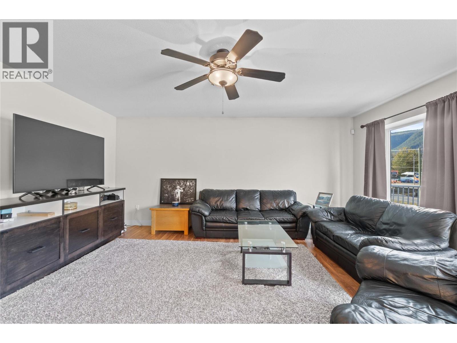 725 Trans Canada Highway, Sicamous, British Columbia  V0E 2V0 - Photo 40 - 10364853