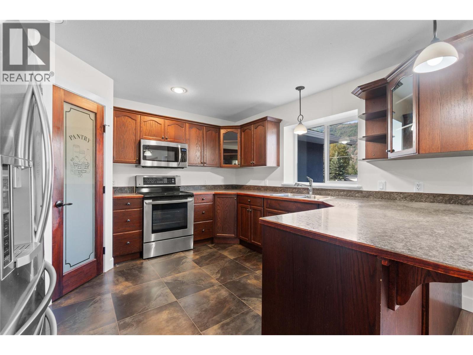 725 Trans Canada Highway, Sicamous, British Columbia  V0E 2V0 - Photo 6 - 10364853