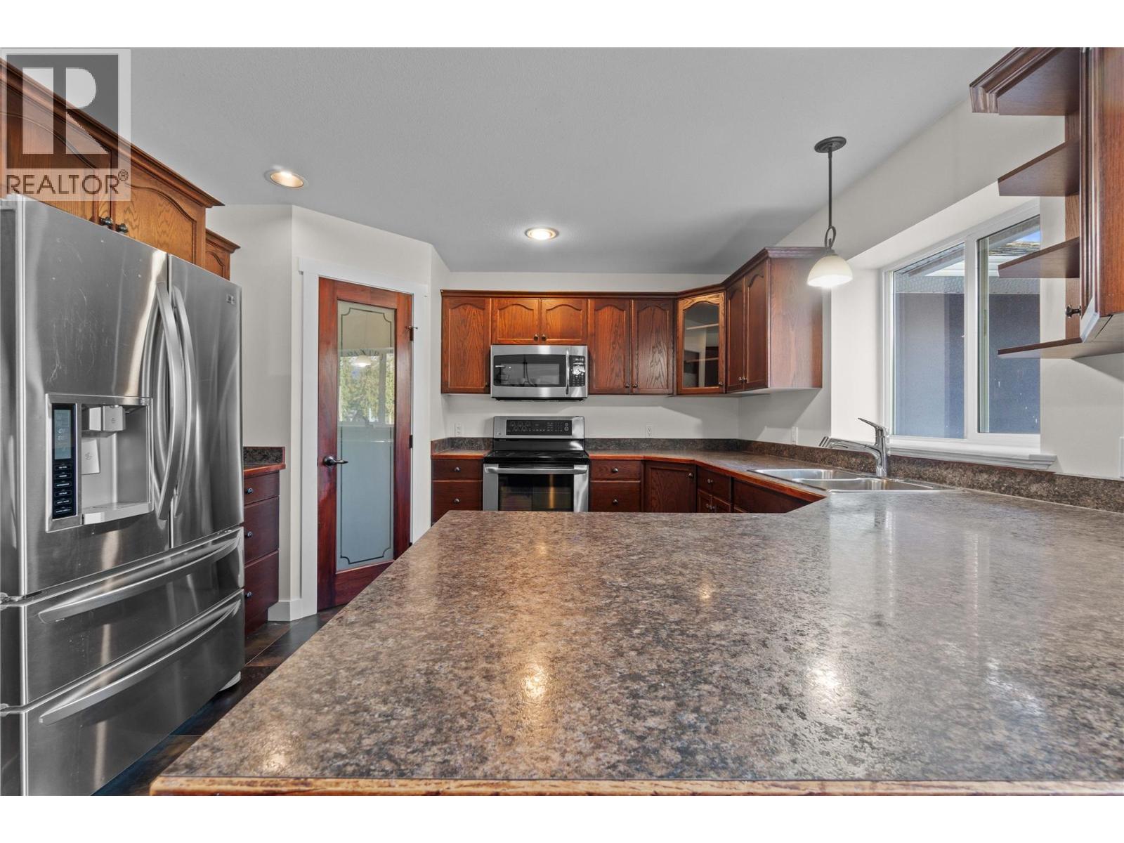 725 Trans Canada Highway, Sicamous, British Columbia  V0E 2V0 - Photo 7 - 10364853