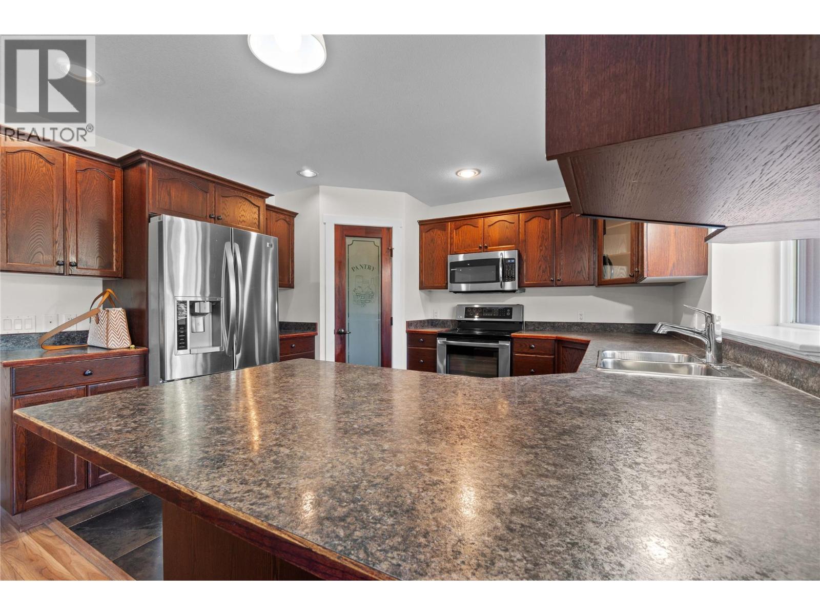 725 Trans Canada Highway, Sicamous, British Columbia  V0E 2V0 - Photo 8 - 10364853