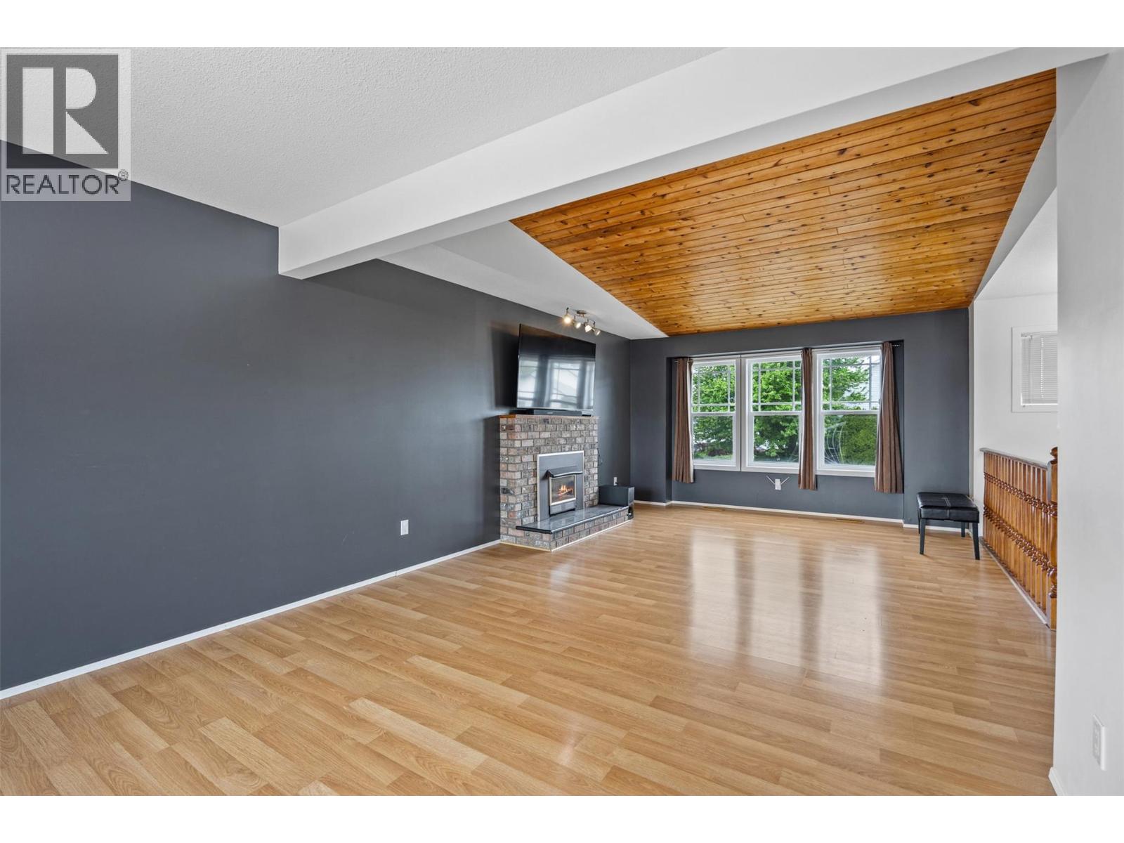 2203 Bossert Avenue, Kamloops, British Columbia  V2B 8H6 - Photo 5 - 10365104