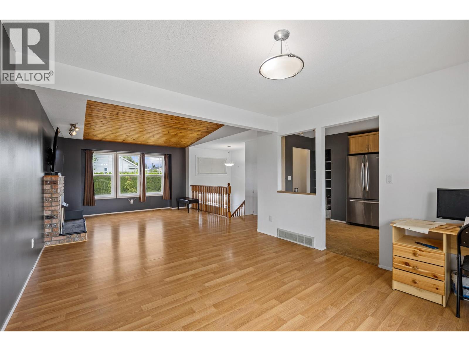 2203 Bossert Avenue, Kamloops, British Columbia  V2B 8H6 - Photo 7 - 10365104