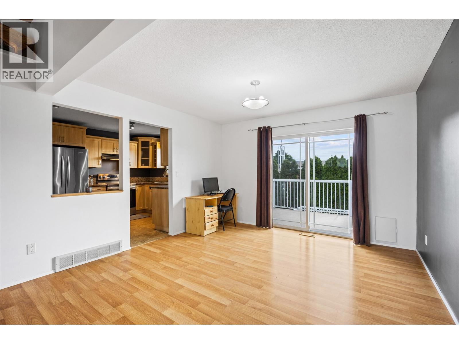 2203 Bossert Avenue, Kamloops, British Columbia  V2B 8H6 - Photo 8 - 10365104