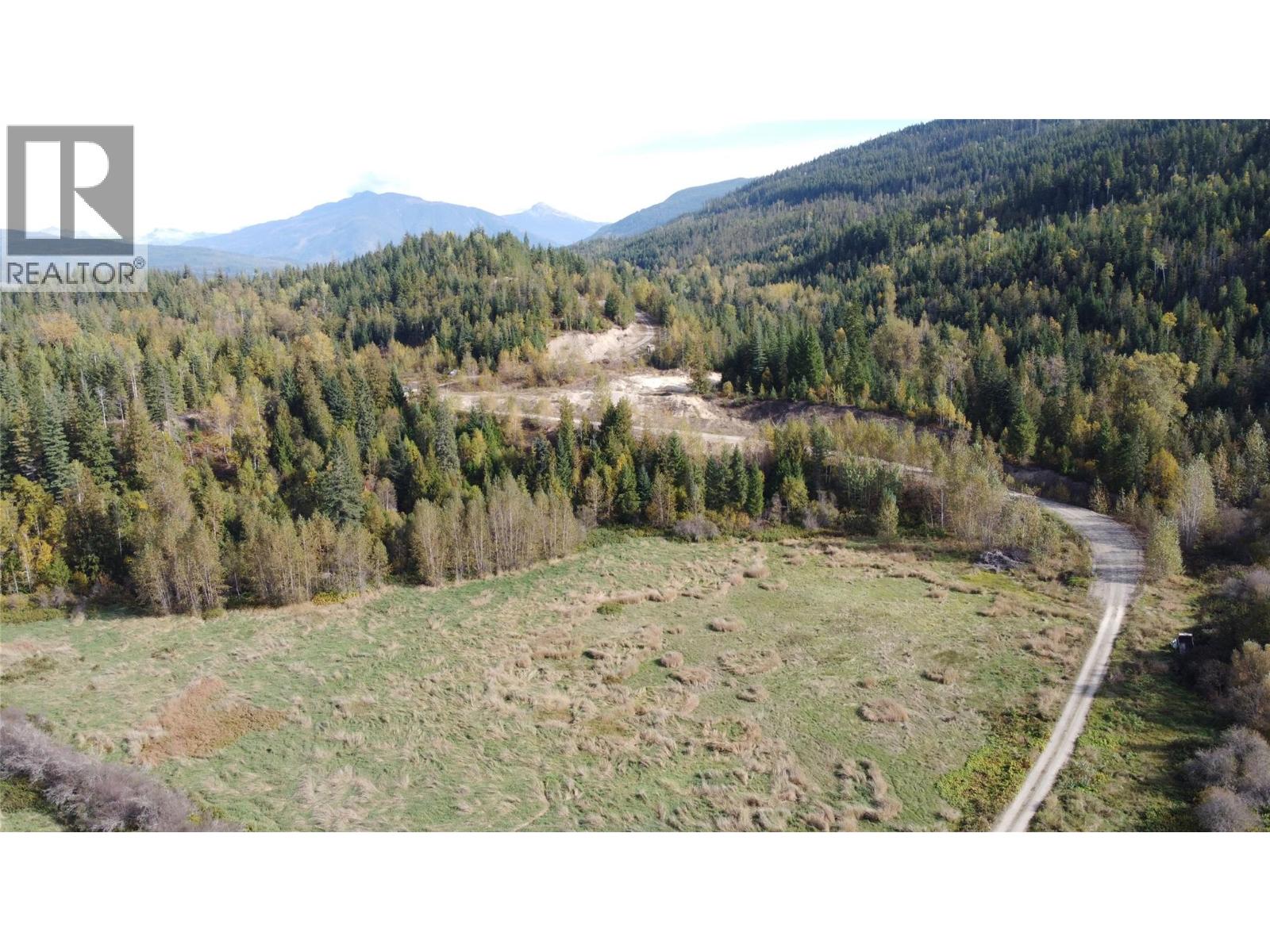 00 Oxbow Frontage Road, malakwa, British Columbia
