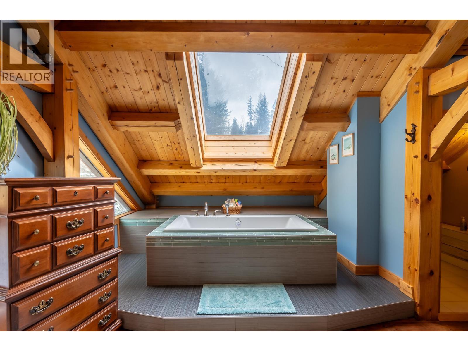 2360 Trans Canada  N Highway, Golden, British Columbia  V0A 1H1 - Photo 35 - 10365189