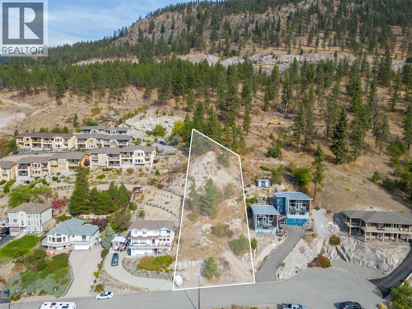 5166 Macneill Court, Peachland, British Columbia  V0H 1X2 - Photo 3 - 10365235