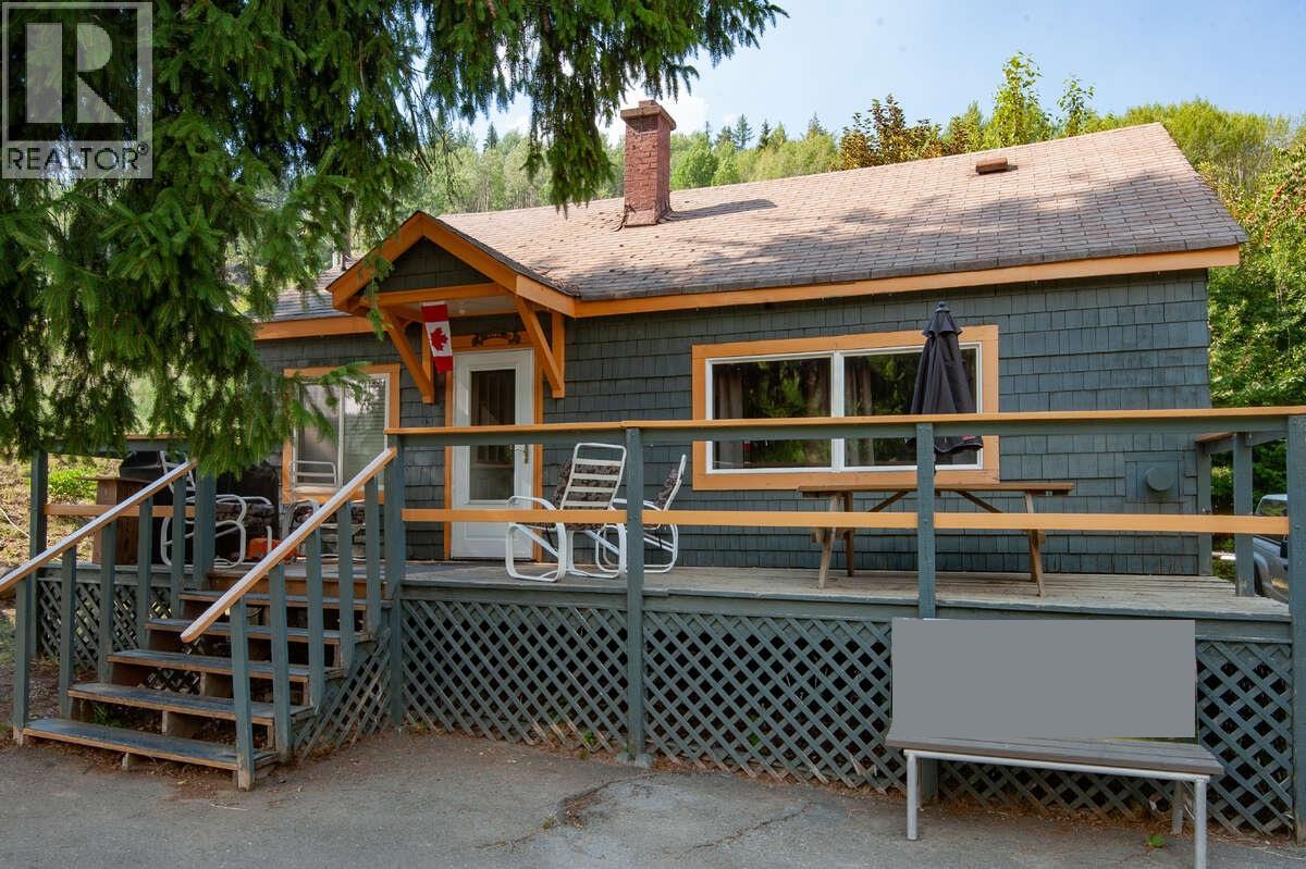 417 Copper Road, Rossland, British Columbia  V0G 1Y0 - Photo 2 - 10365273