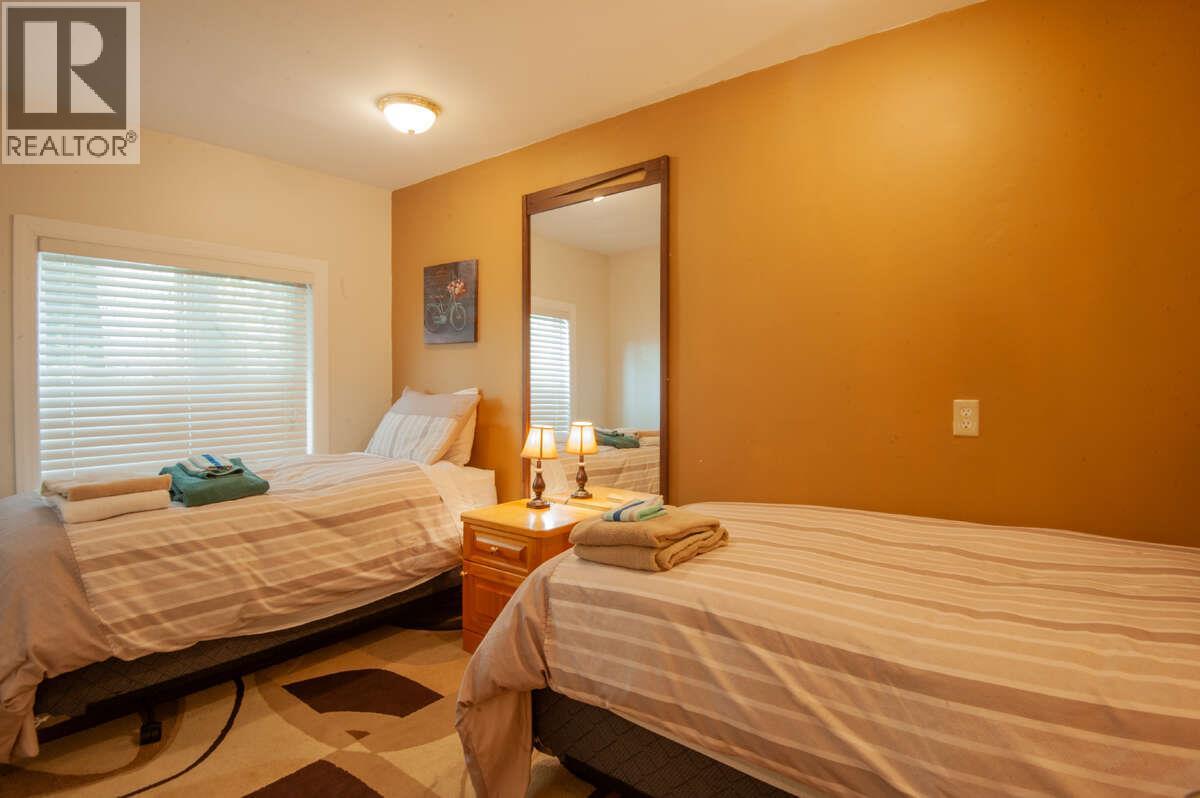 417 Copper Road, Rossland, British Columbia  V0G 1Y0 - Photo 5 - 10365273