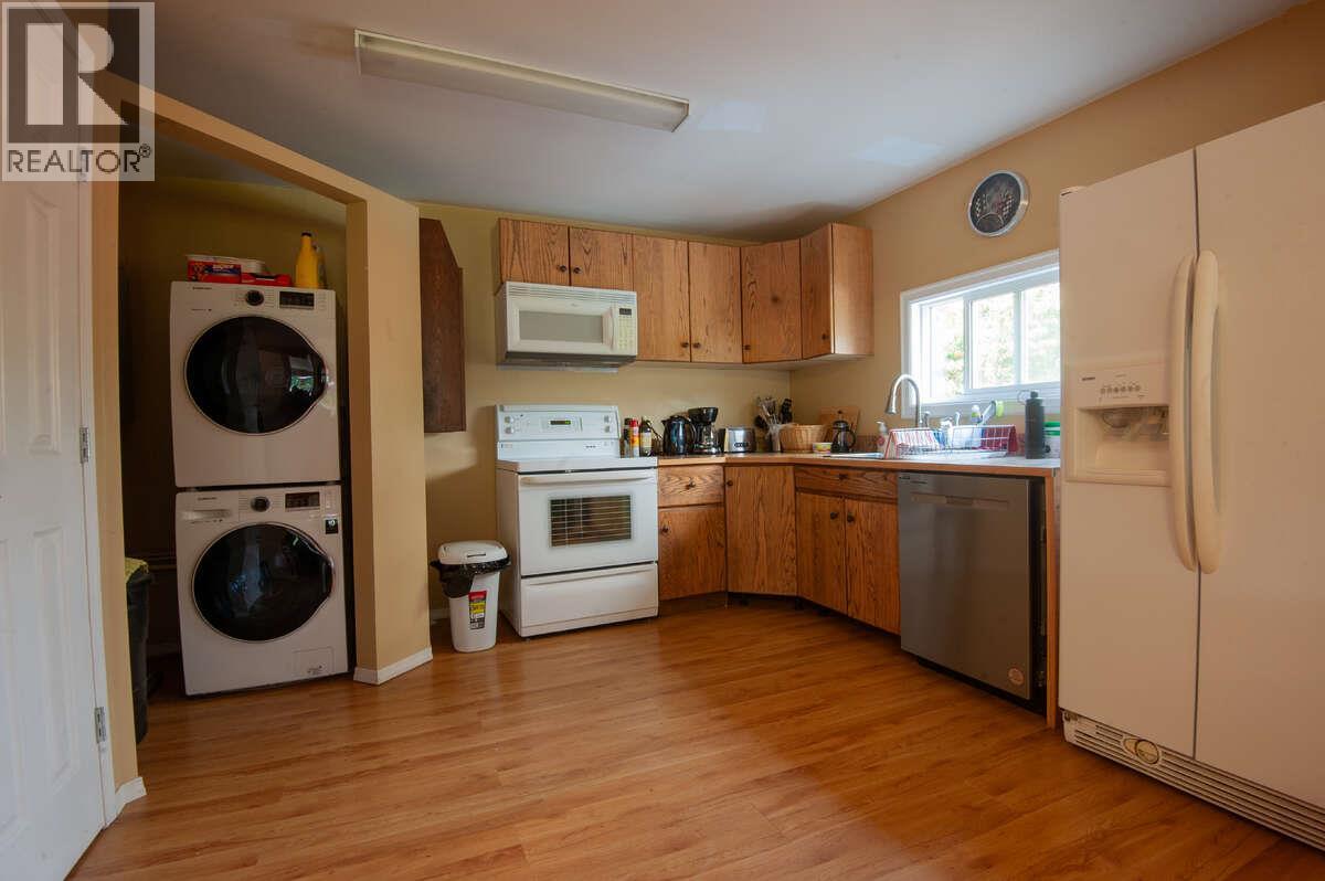417 Copper Road, Rossland, British Columbia  V0G 1Y0 - Photo 8 - 10365273