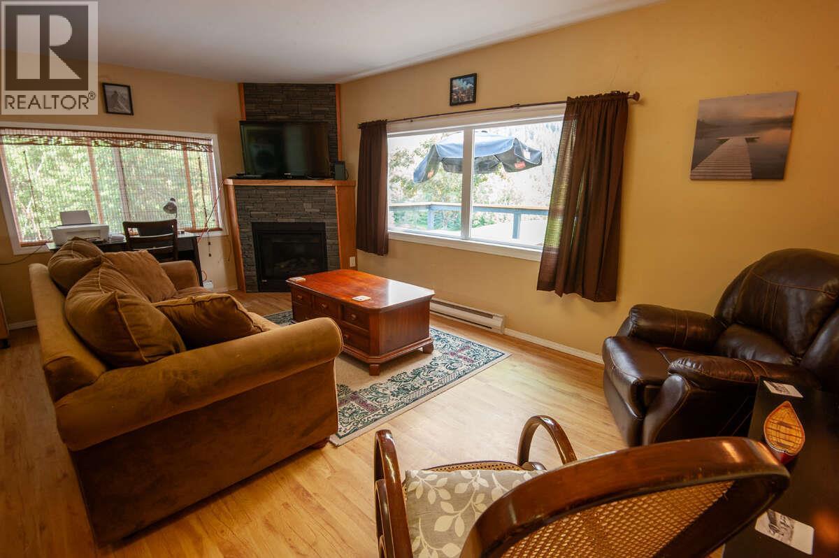 417 Copper Road, Rossland, British Columbia  V0G 1Y0 - Photo 9 - 10365273