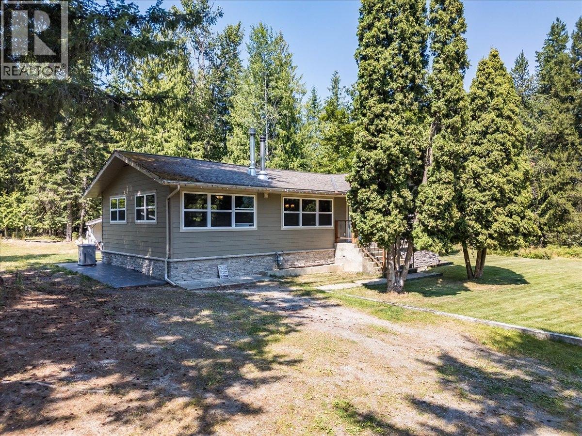 6010 Harrop-Procter Road, Nelson, British Columbia  V1L 6P7 - Photo 1 - 10365212