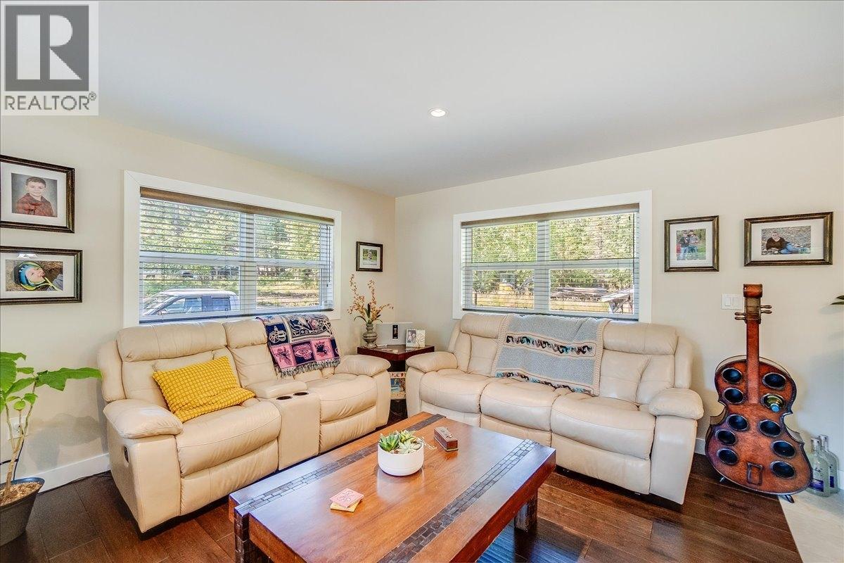 6010 Harrop-Procter Road, Nelson, British Columbia  V1L 6P7 - Photo 15 - 10365212