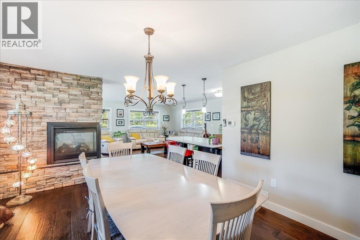 6010 Harrop-Procter Road, Nelson, British Columbia  V1L 6P7 - Photo 16 - 10365212