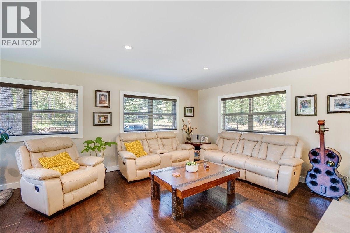 6010 Harrop-Procter Road, Nelson, British Columbia  V1L 6P7 - Photo 17 - 10365212
