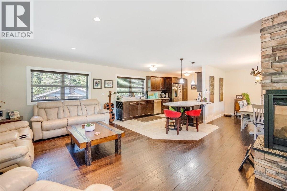 6010 Harrop-Procter Road, Nelson, British Columbia  V1L 6P7 - Photo 19 - 10365212