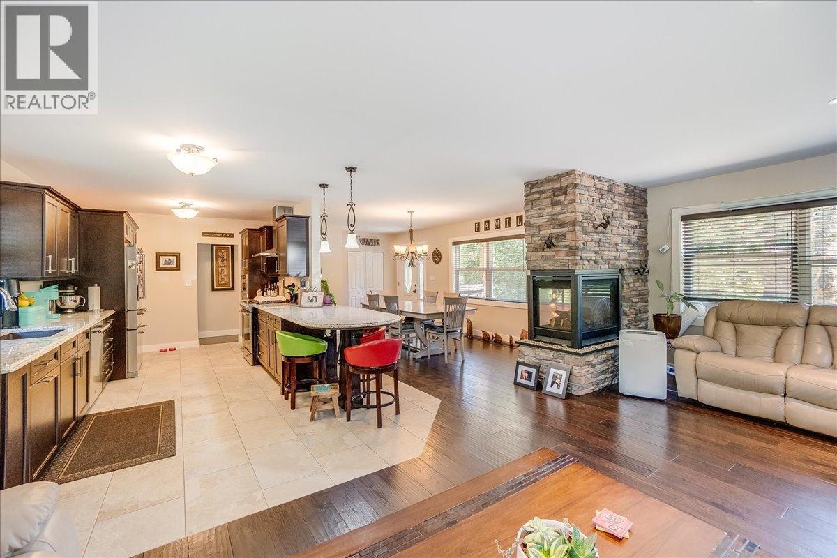 6010 Harrop-Procter Road, Nelson, British Columbia  V1L 6P7 - Photo 20 - 10365212