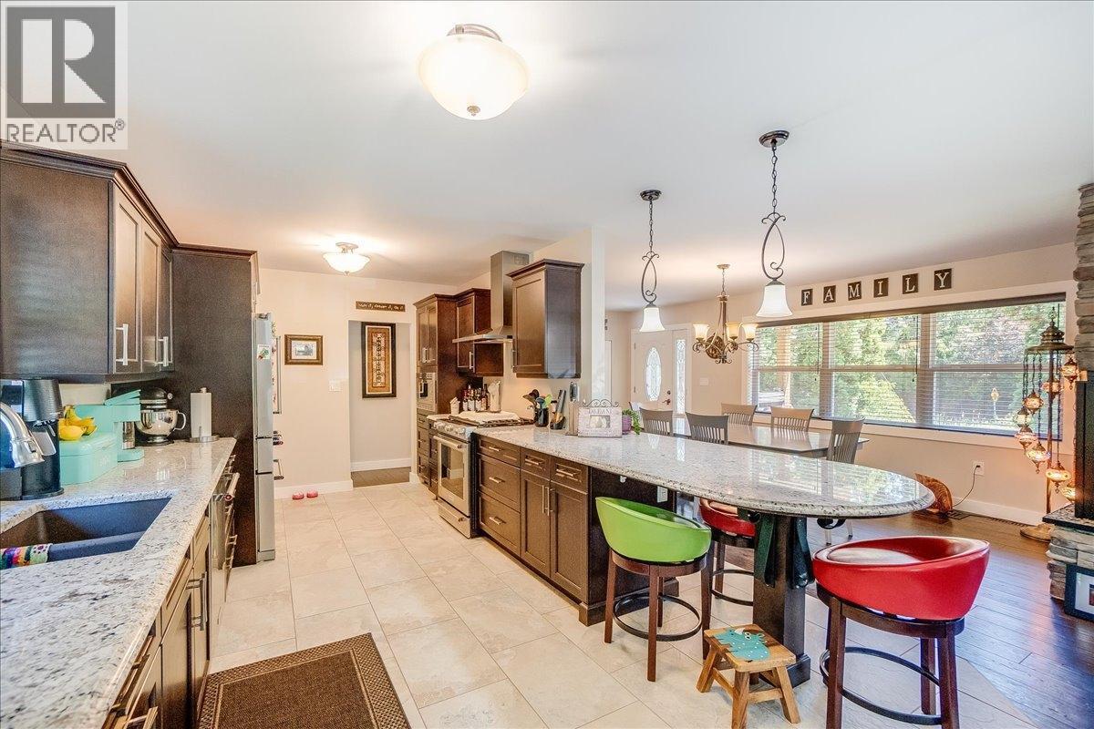 6010 Harrop-Procter Road, Nelson, British Columbia  V1L 6P7 - Photo 21 - 10365212