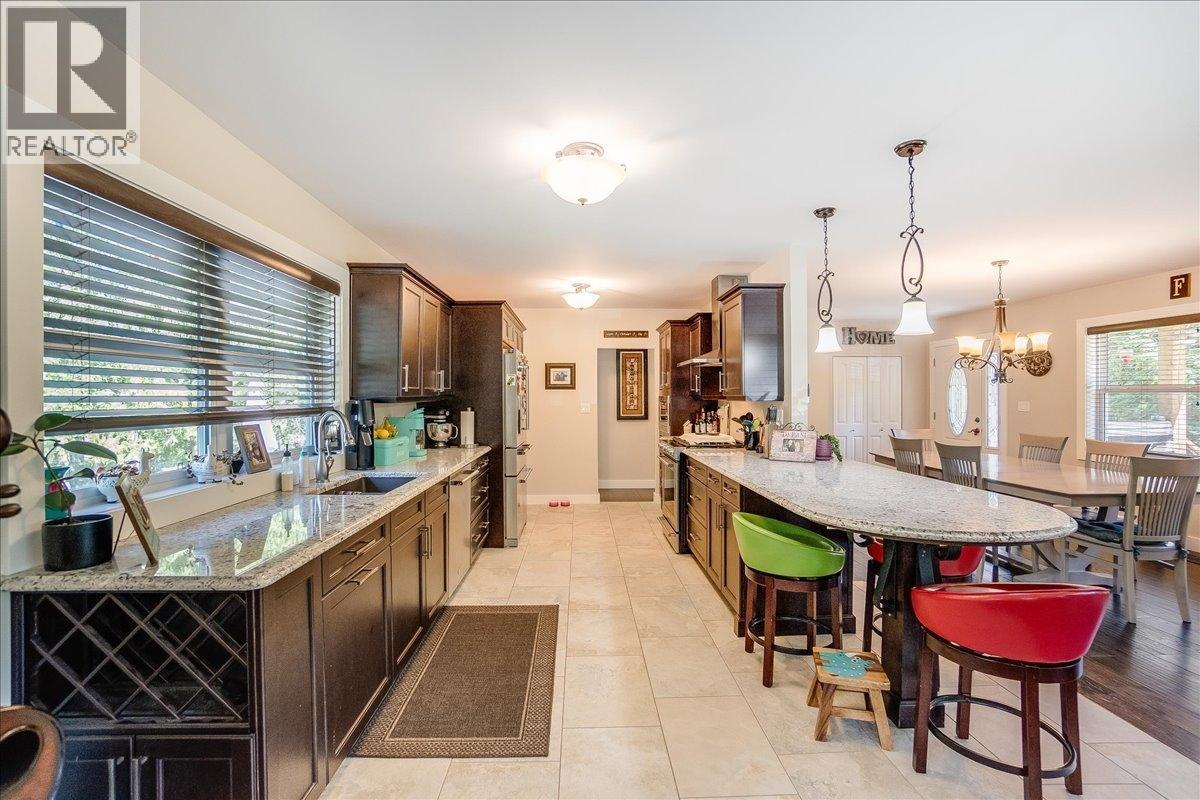 6010 Harrop-Procter Road, Nelson, British Columbia  V1L 6P7 - Photo 22 - 10365212