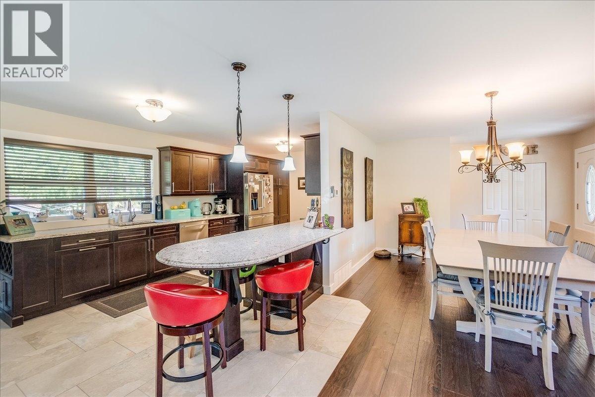 6010 Harrop-Procter Road, Nelson, British Columbia  V1L 6P7 - Photo 23 - 10365212
