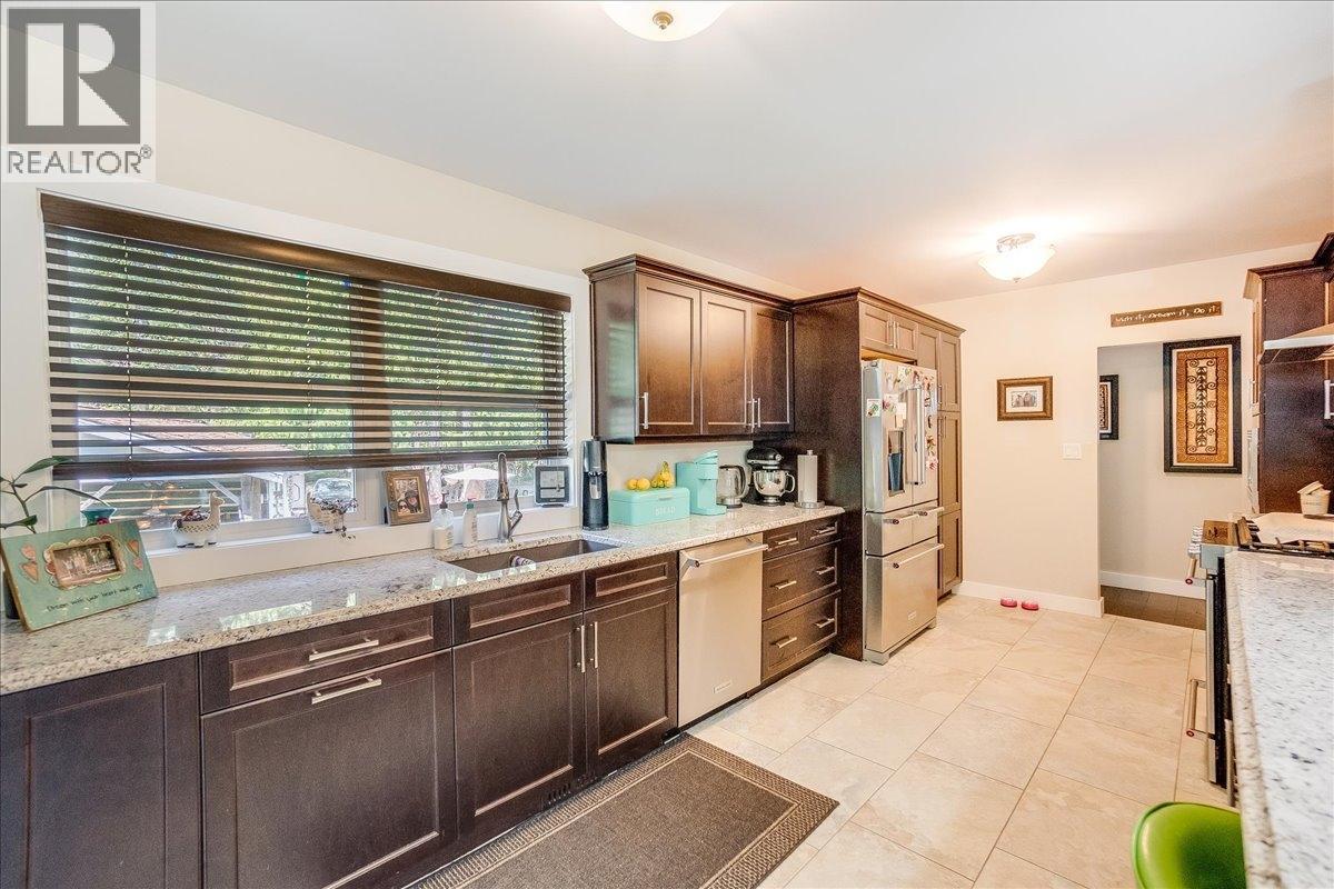 6010 Harrop-Procter Road, Nelson, British Columbia  V1L 6P7 - Photo 24 - 10365212