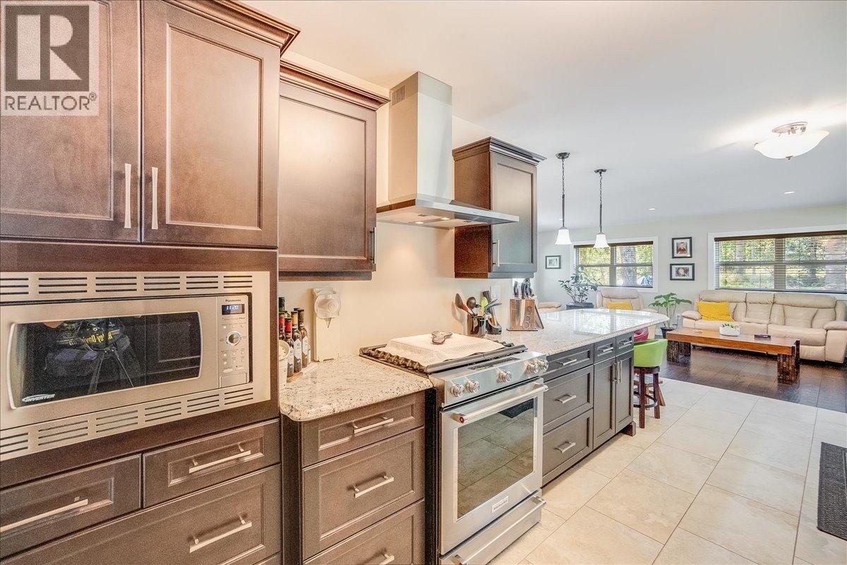 6010 Harrop-Procter Road, Nelson, British Columbia  V1L 6P7 - Photo 25 - 10365212