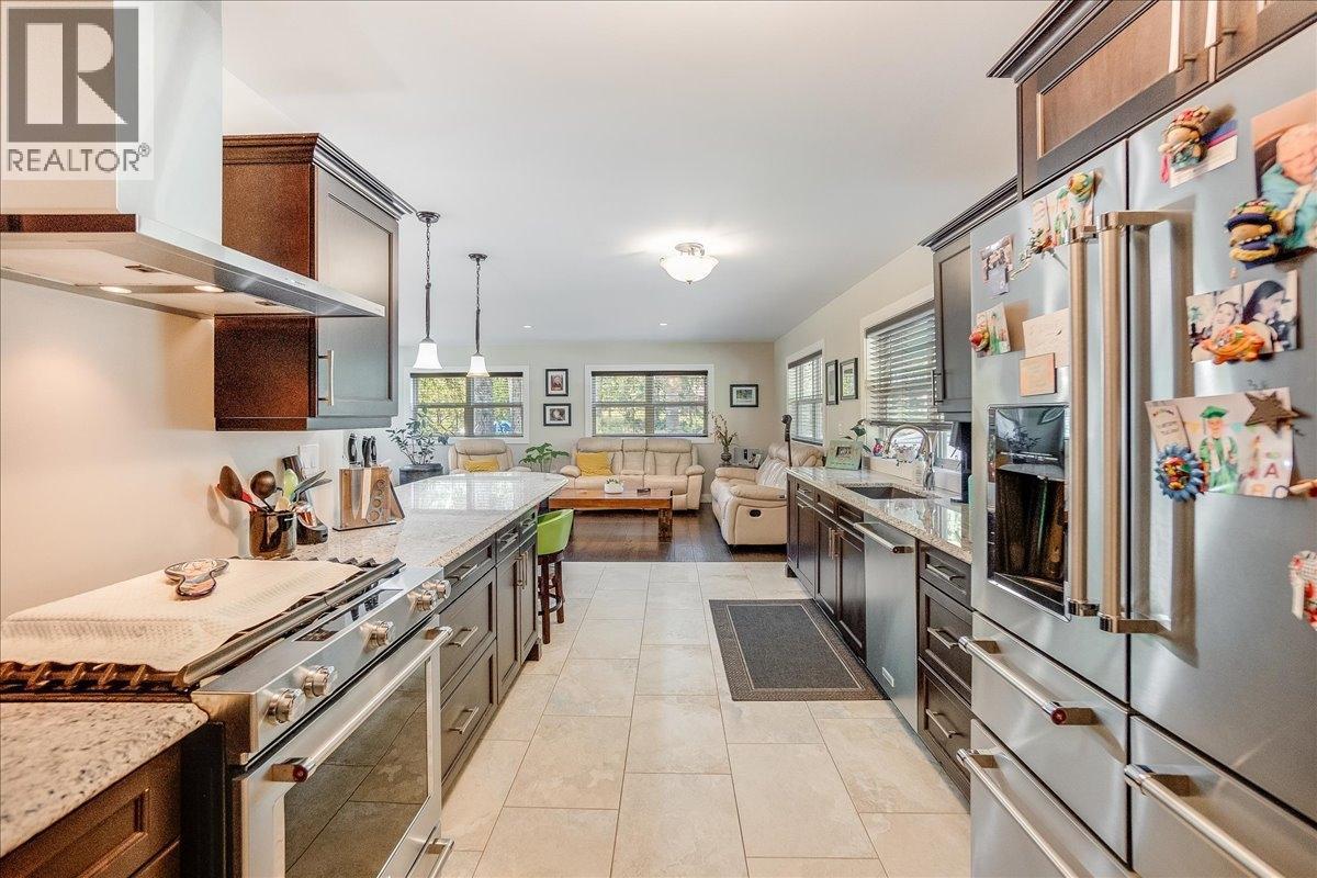 6010 Harrop-Procter Road, Nelson, British Columbia  V1L 6P7 - Photo 27 - 10365212