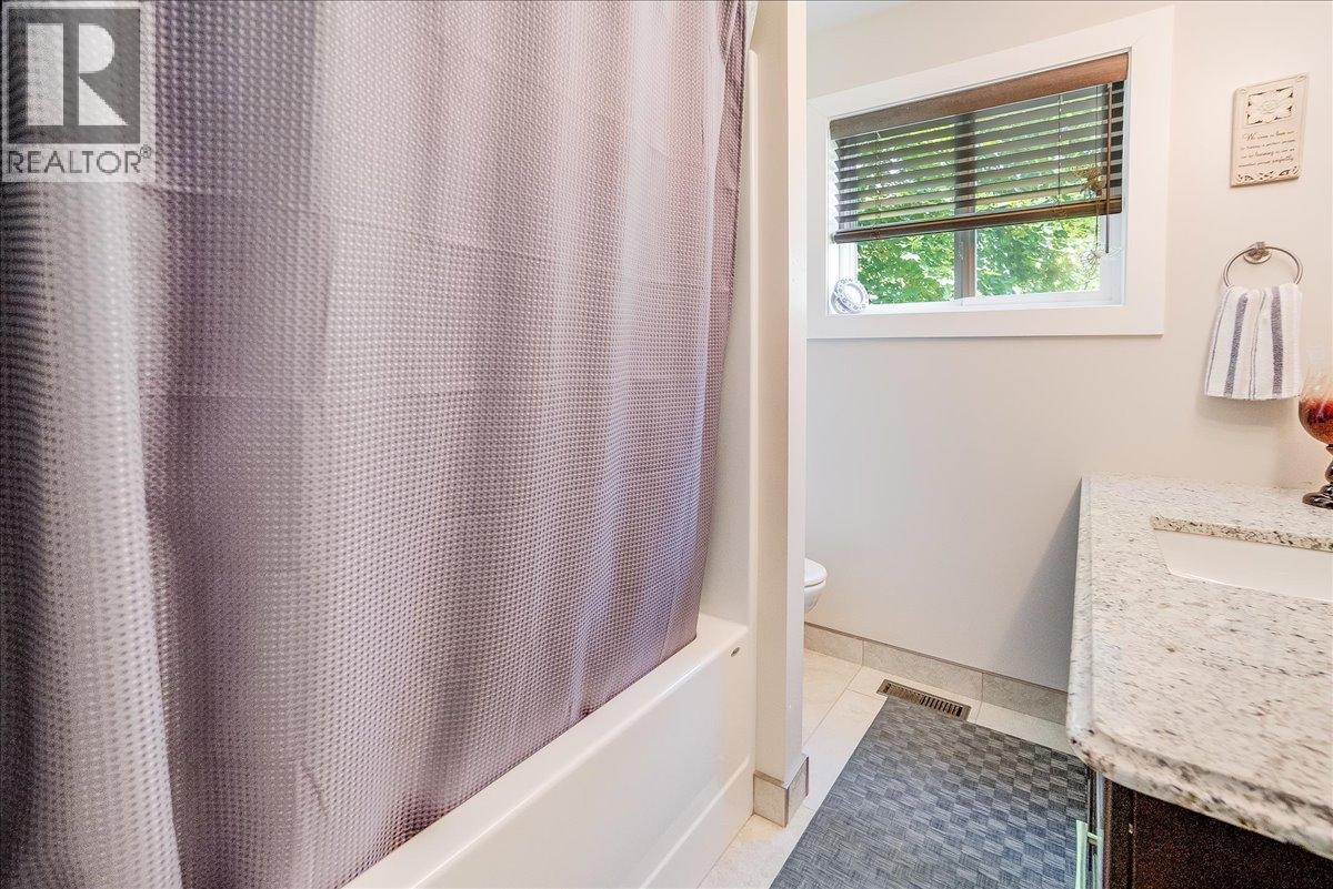 6010 Harrop-Procter Road, Nelson, British Columbia  V1L 6P7 - Photo 32 - 10365212
