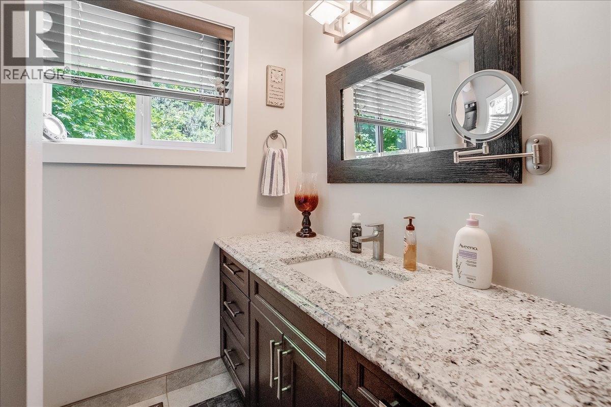 6010 Harrop-Procter Road, Nelson, British Columbia  V1L 6P7 - Photo 34 - 10365212