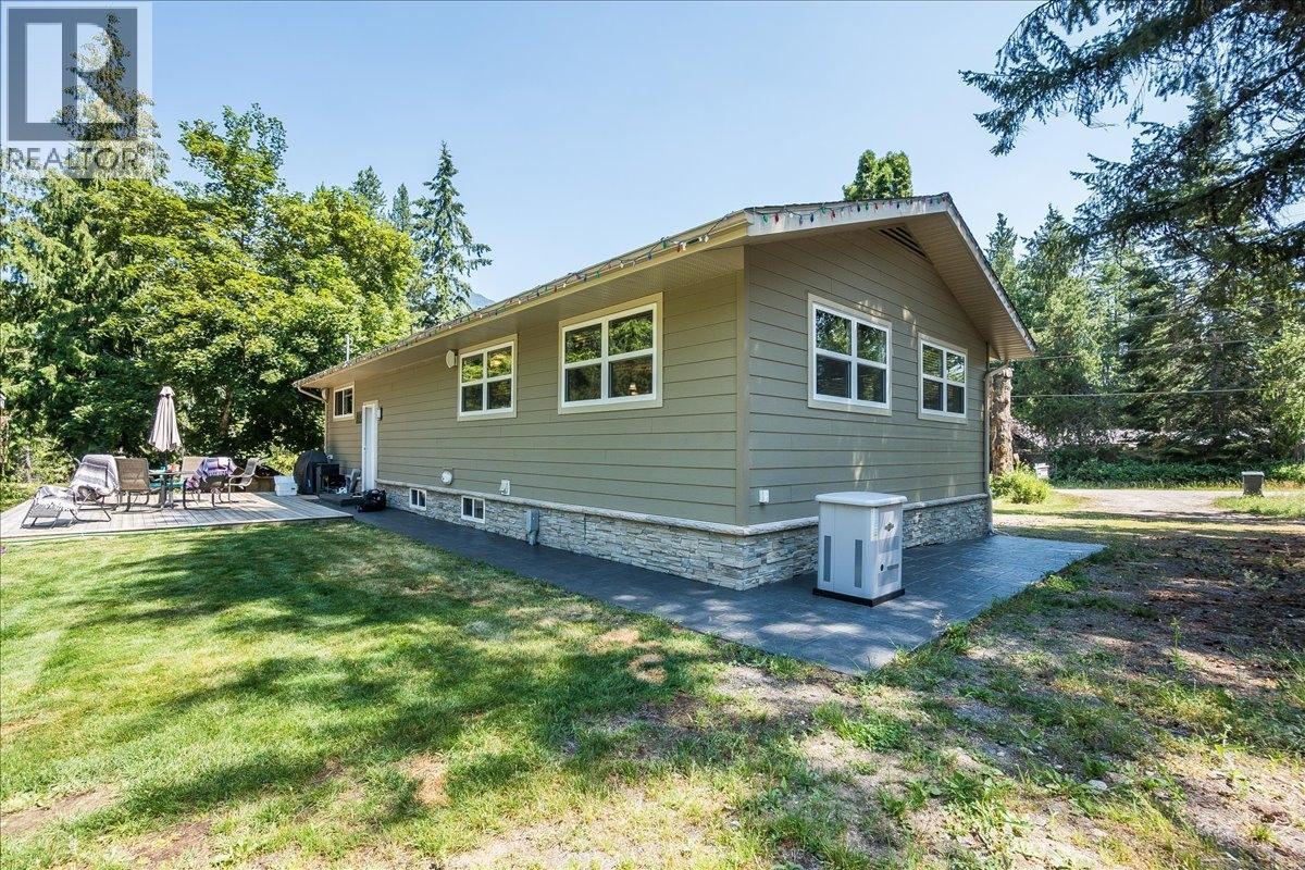 6010 Harrop-Procter Road, Nelson, British Columbia  V1L 6P7 - Photo 61 - 10365212