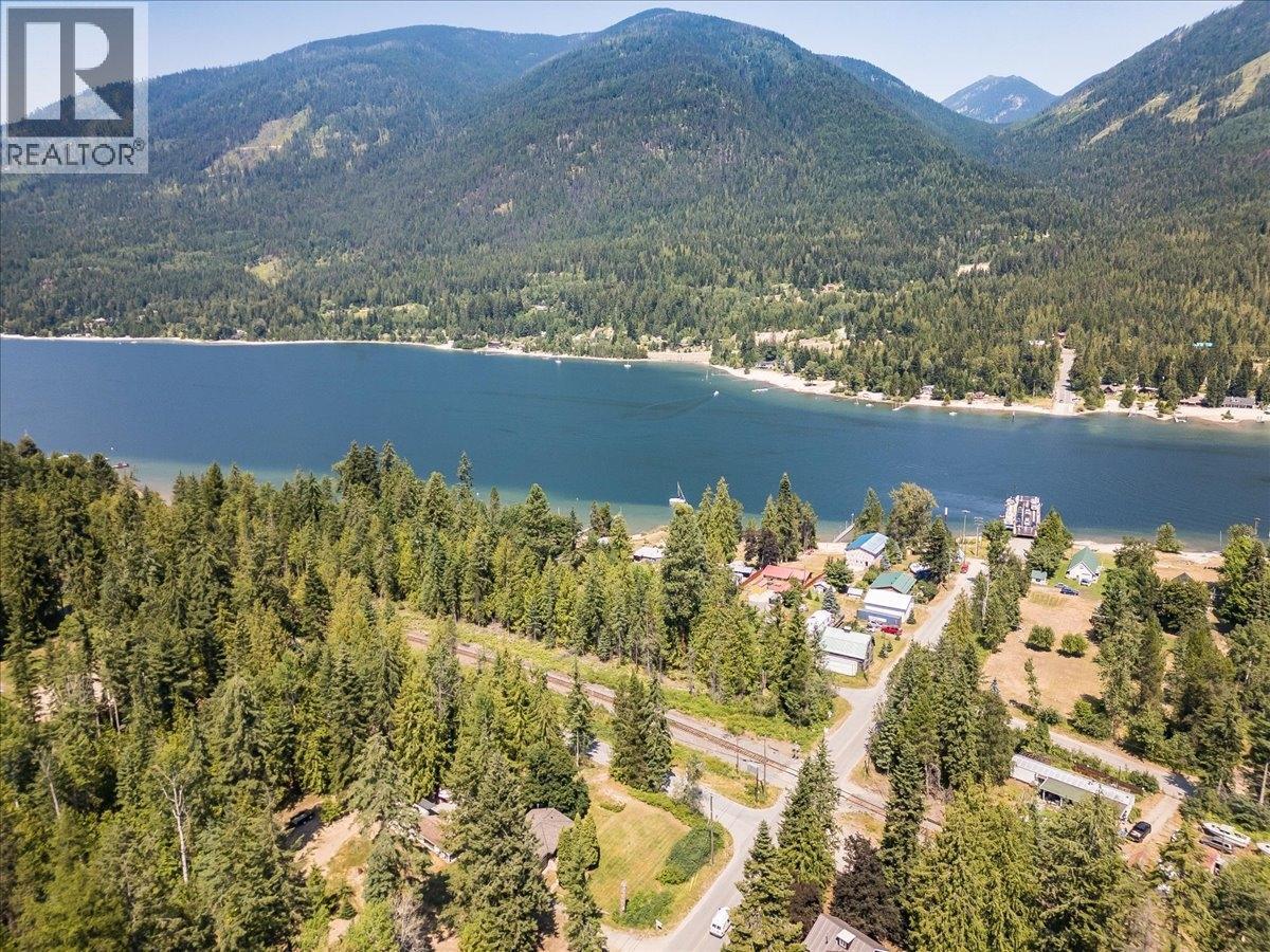 6010 Harrop-Procter Road, Nelson, British Columbia  V1L 6P7 - Photo 7 - 10365212