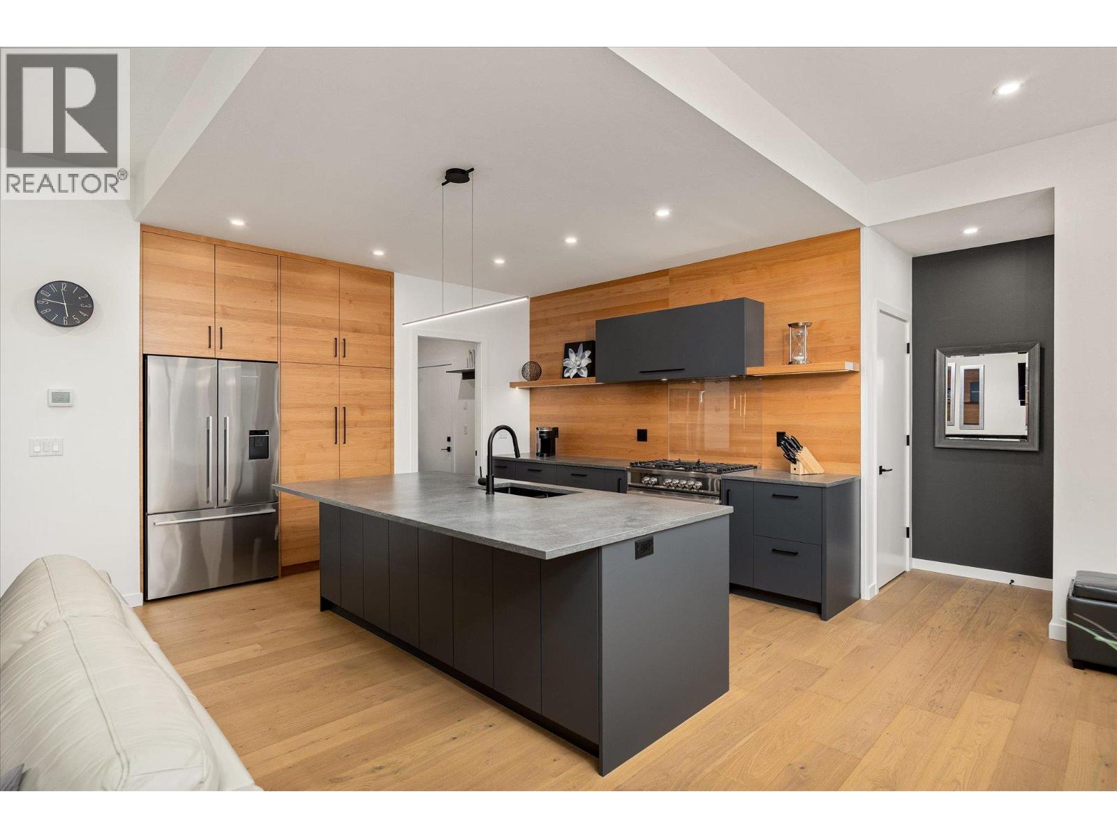 17499 Sanborn Street, Summerland, British Columbia  V0H 1Z0 - Photo 5 - 10364909