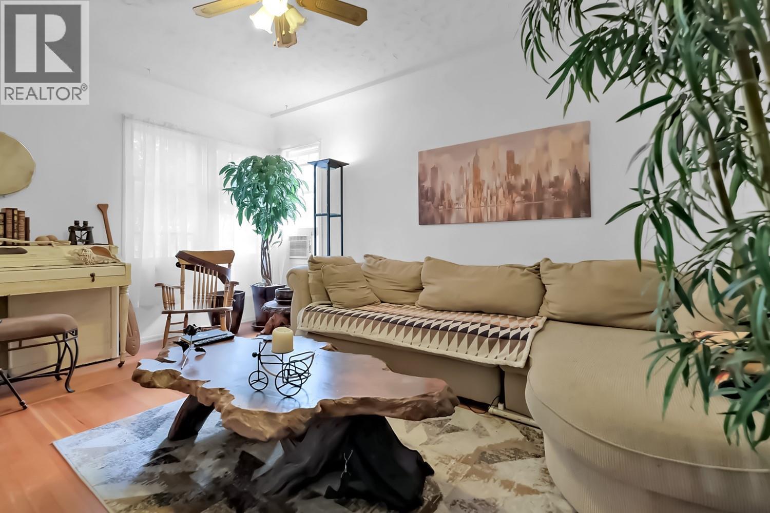 641 Papineau Street, Penticton, British Columbia  V2A 4X8 - Photo 12 - 10365378