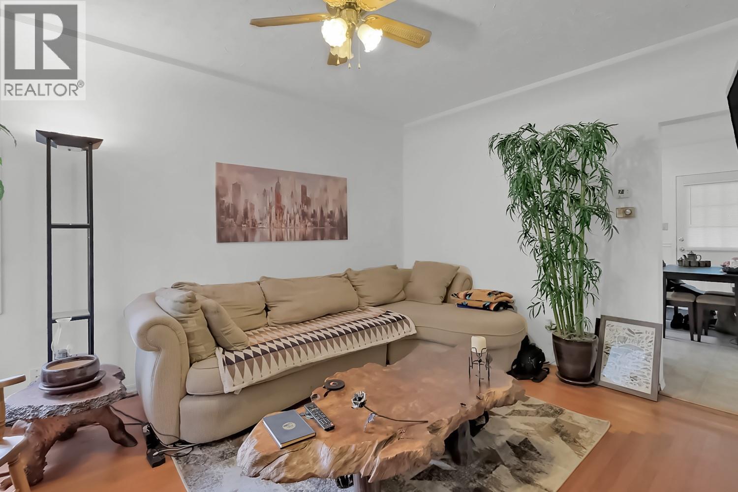 641 Papineau Street, Penticton, British Columbia  V2A 4X8 - Photo 2 - 10365378