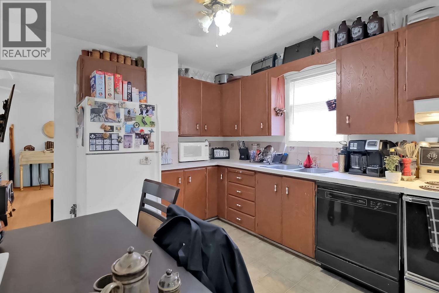 641 Papineau Street, Penticton, British Columbia  V2A 4X8 - Photo 5 - 10365378