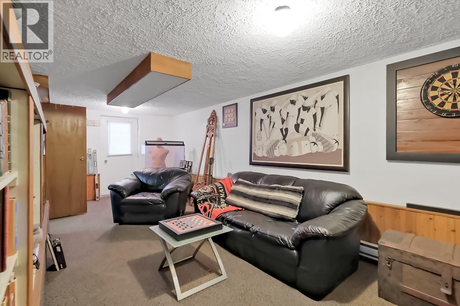 641 Papineau Street, Penticton, British Columbia  V2A 4X8 - Photo 8 - 10365378