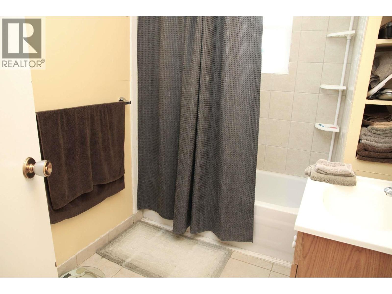 900 Cornwall Crescent, Dawson Creek, British Columbia  V1G 1N9 - Photo 3 - 10365330