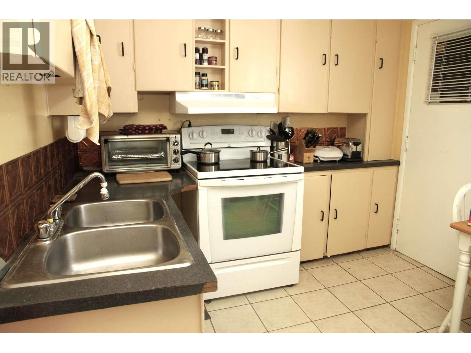 900 Cornwall Crescent, Dawson Creek, British Columbia  V1G 1N9 - Photo 6 - 10365330