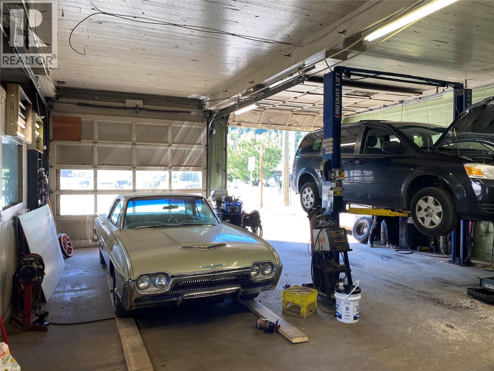 1501 Columbia Avenue, Castlegar, British Columbia  V1N 1H8 - Photo 16 - 10365360